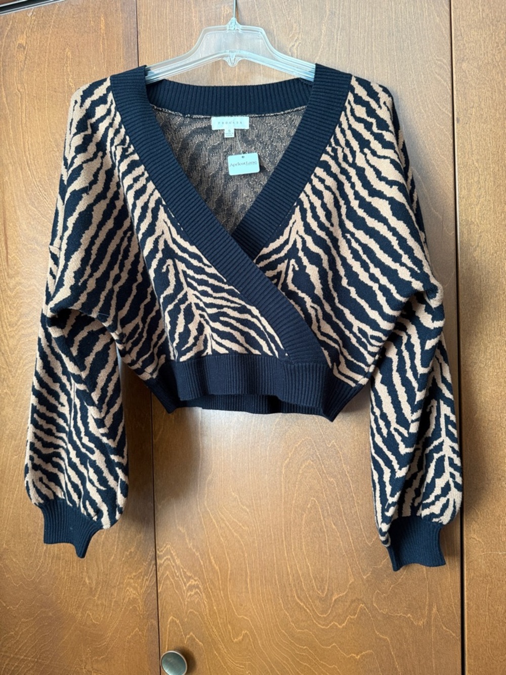 Promesa Cross Front Animal Print Cropped Sweater Boutique Find NWT Sz S Ret $52